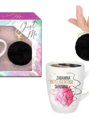 JUST ME - zestaw kubek baryłka 300 ml z napisem ""Zabawna, Inteligentna, Skromna""+ czarny pompon