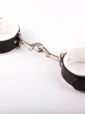 Kajdanki Męskie z Karabińczykami Białe M